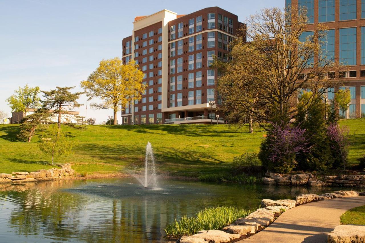 Residence Inn By Marriott St Louis Клейтън Екстериор снимка